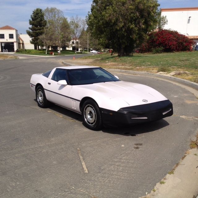 1984 Chevrolet Corvette Custom Pearl White - photo 2