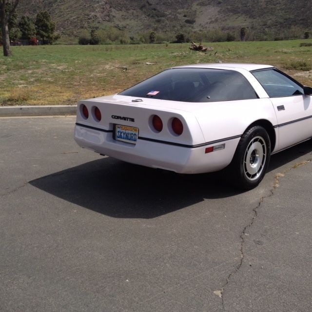 1984 Chevrolet Corvette Custom Pearl White - photo 4