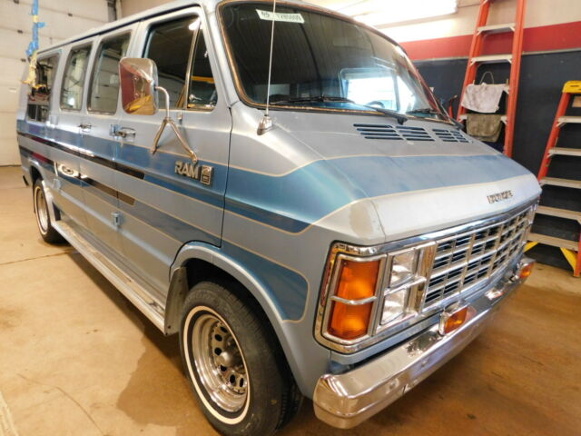 1984 Dodge Ram Van - photo 2