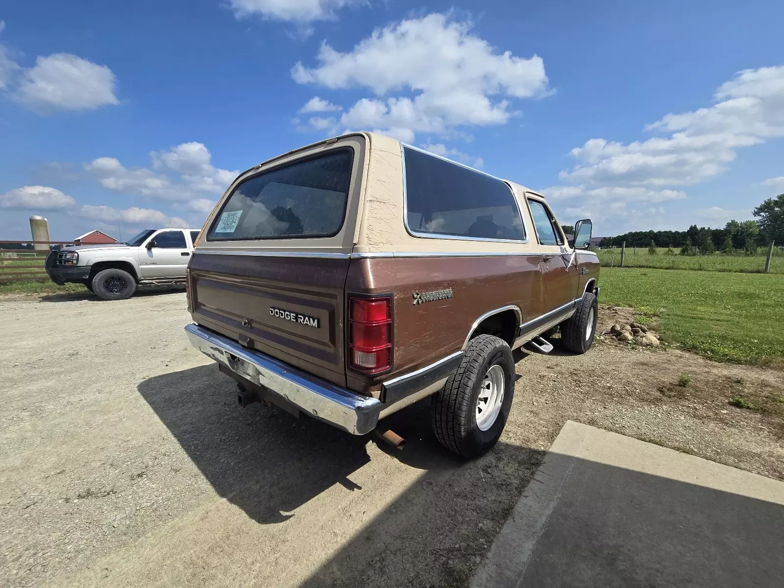 1984 Dodge Ramcharger AW-100 - photo 2