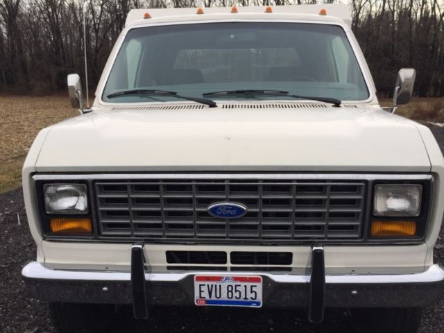 1984 Ford E-Series Van - photo 2