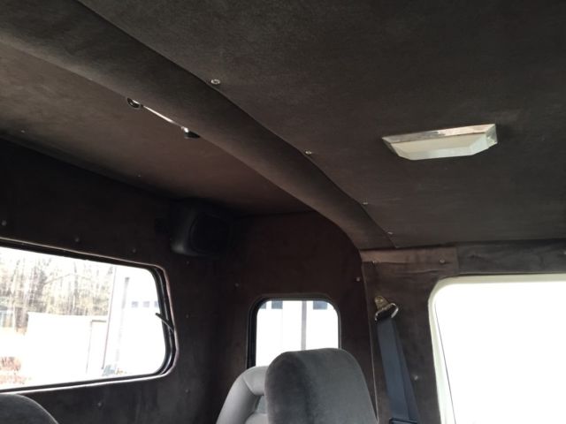 1984 Ford E-Series Van - photo 8