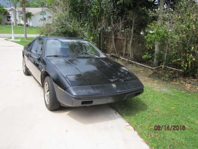 1984 Pontiac Fiero - photo 2