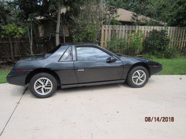 1984 Pontiac Fiero - photo 4