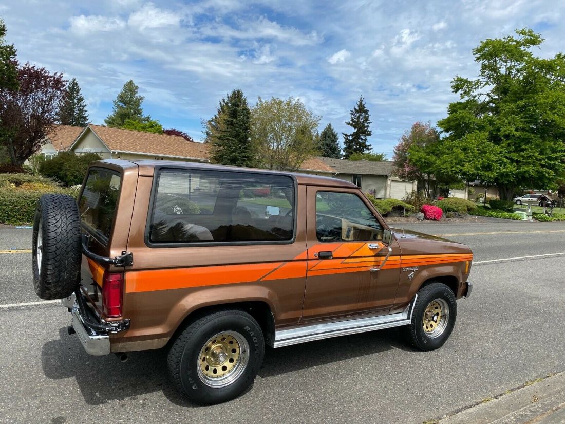 1984 FORD BRONCO II ( 2 ) V6 5-SPD. SUPER CLEAN Rust Free WORLDWIDE NO RESERVE 1984 Ford Bronco II