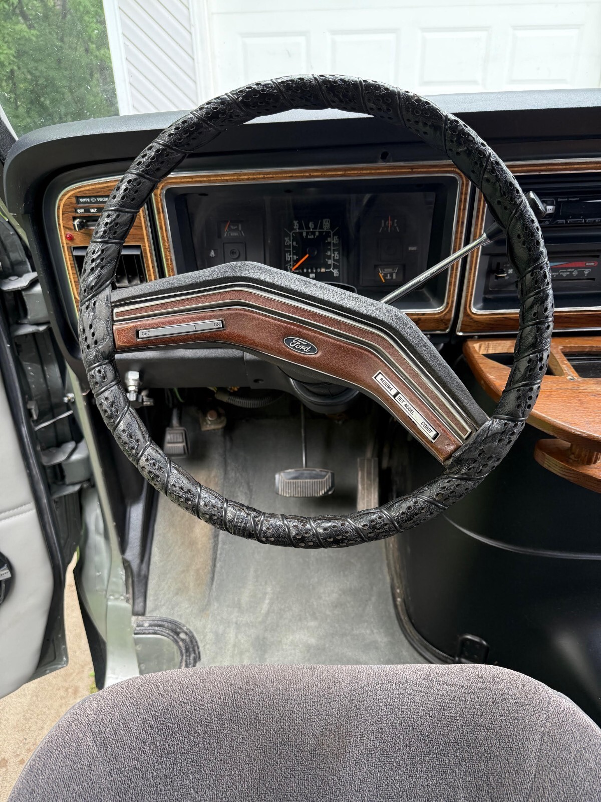 1984 Ford E-Series Van - photo 8