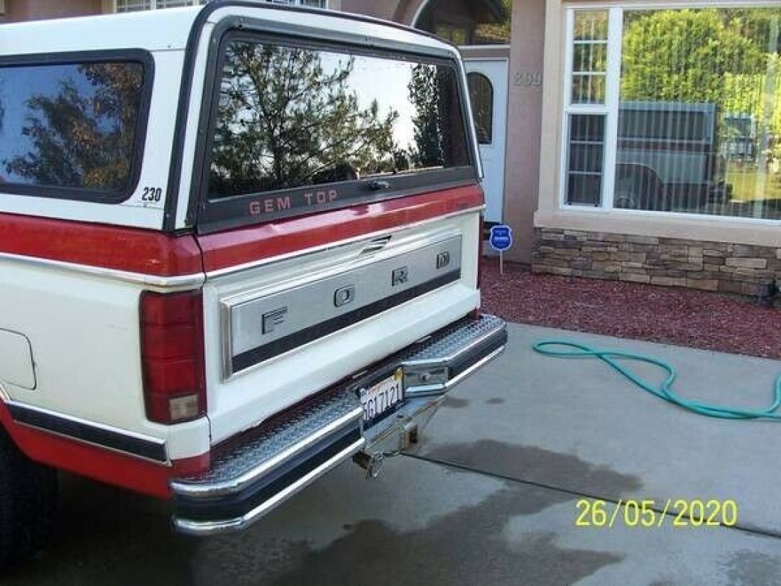 1984 Ford F-250 Pickup Red RWD Automatic 1984 Ford F-250