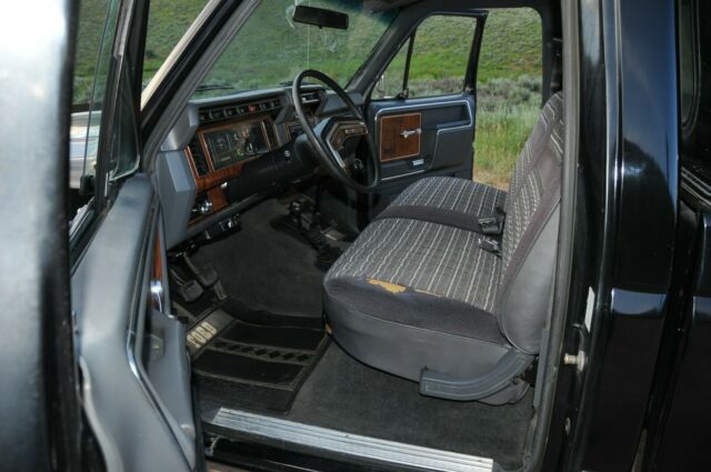 1984 Ford F-250 XLT - photo 12
