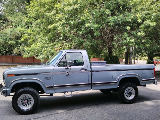1984 Ford F-250 Ford F-150 F-250 F-350 XLT 4x4 WORLDWIDE NO RESERVE AUCTION - photo 7