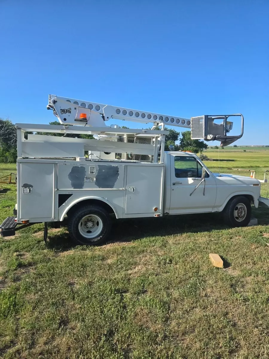 1984 ford f350. BUCKET TRUCK 1984 Ford f350 bucket truck BUCKET TRUCK