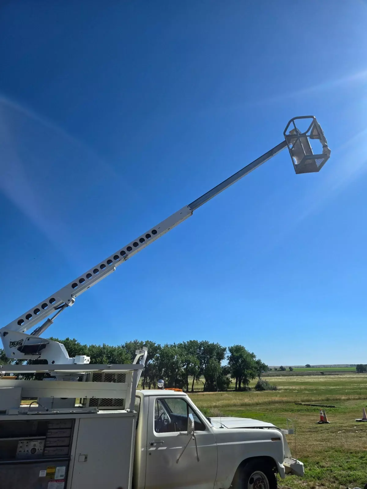 1984 Ford f350 bucket truck BUCKET TRUCK - photo 2
