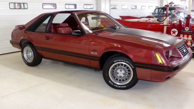 1984 Ford Mustang GT - photo 2