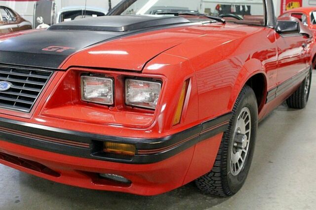 1984 Ford Mustang Convertible - photo 9