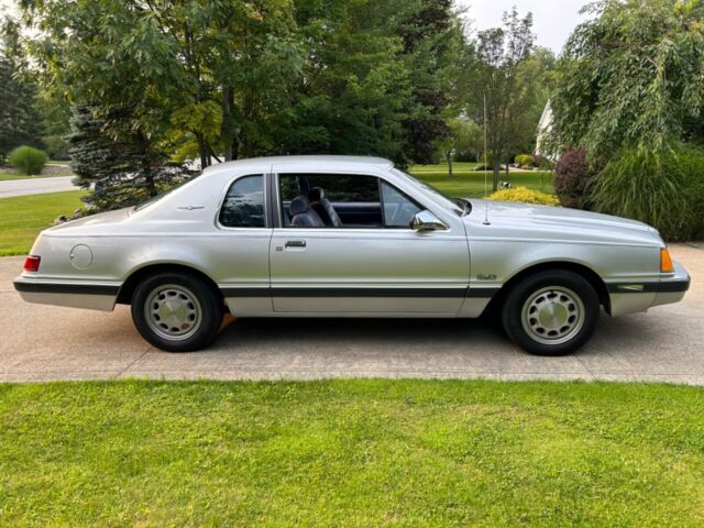 1984 Ford Thunderbird - photo 2