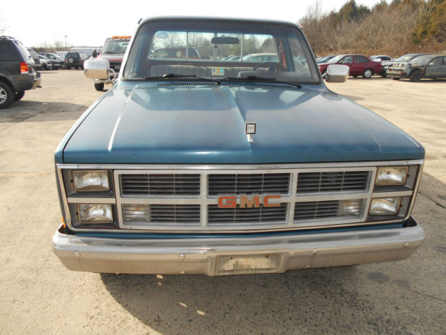 1984 GMC Sierra Classic Standard Cab Pickup 2-Door - photo 3