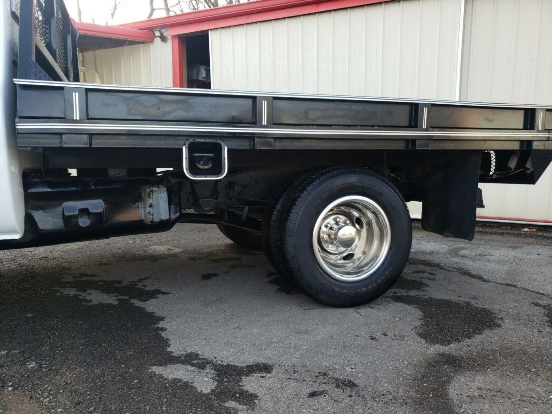 1984 GMC C3500 - photo 9