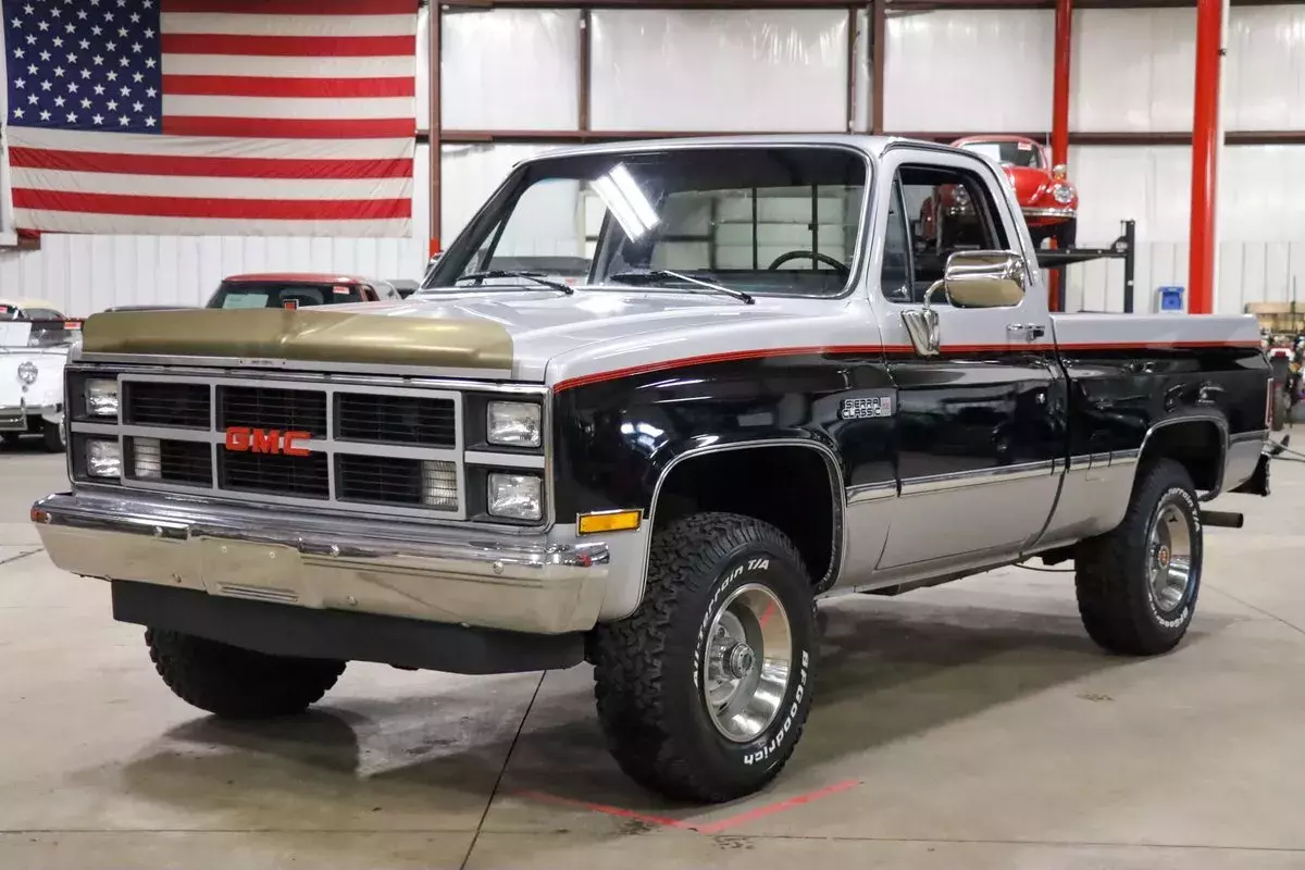 1984 GMC K1500 High Sierra 71684 Miles Silver Metallic / Midnight Pickup Truck 5 1984 GMC K1500 High Sierra