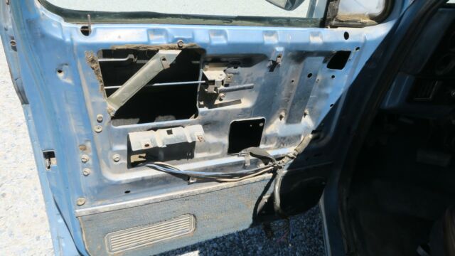 1984 GMC Suburban -- - photo 11