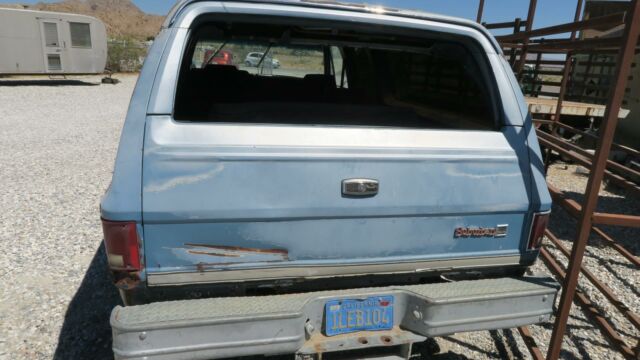 1984 GMC Suburban -- - photo 4