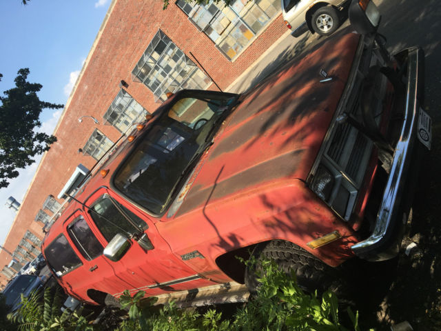 1984 GMC Suburban Diesel 4x4 - photo 3