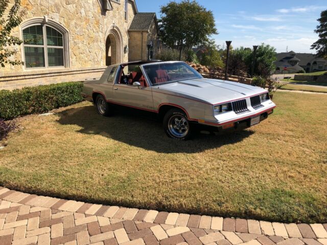 1984 Oldsmobile Cutlass Hurst Olds - photo 2