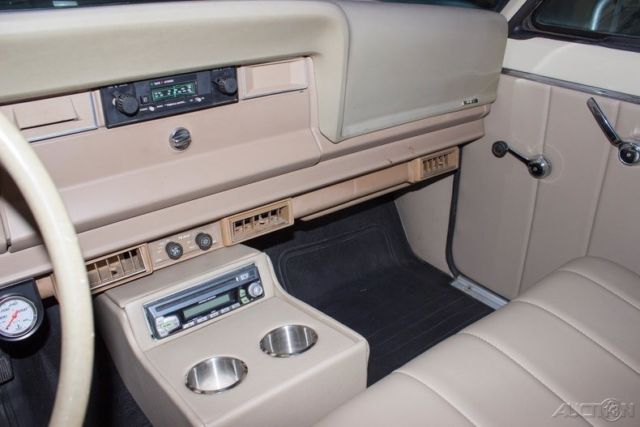 1984 Jeep J-10 Pickup J-10 - photo 13