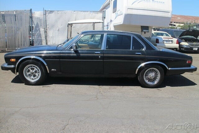 1983 Jaguar XJ-Series XJ6 - photo 3