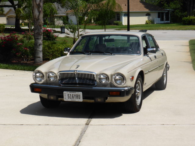 1984 Jaguar XJ6 Base Sedan 4-Door 4.2L Like New Condition, Cirrus Grey 1984 Jaguar XJ6