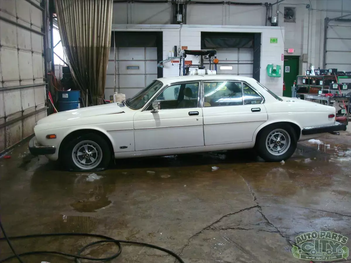 1984 Jaguar XJ6 WE SHIP !
