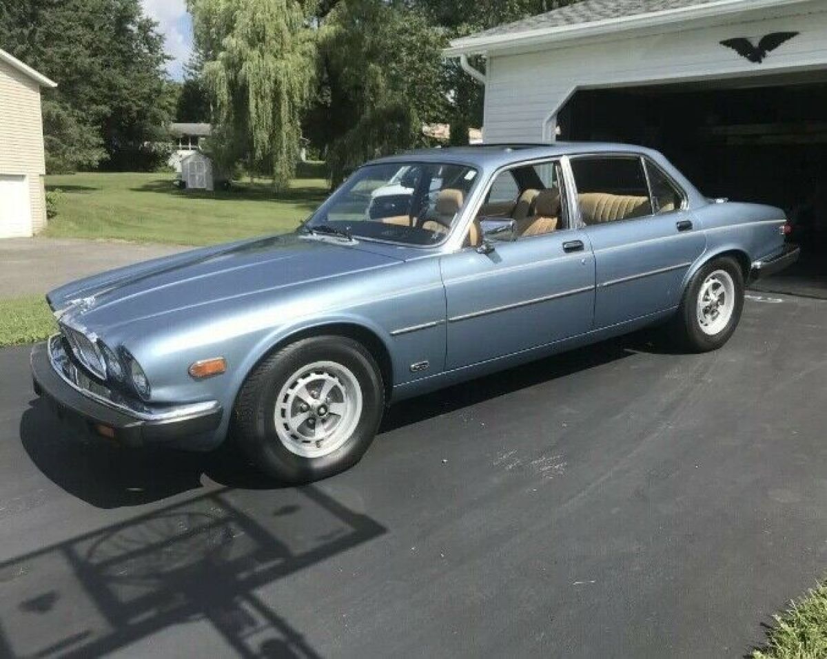 1984 Jaguar XJ6 Sedan Blue RWD Automatic 1984 Jaguar XJ6