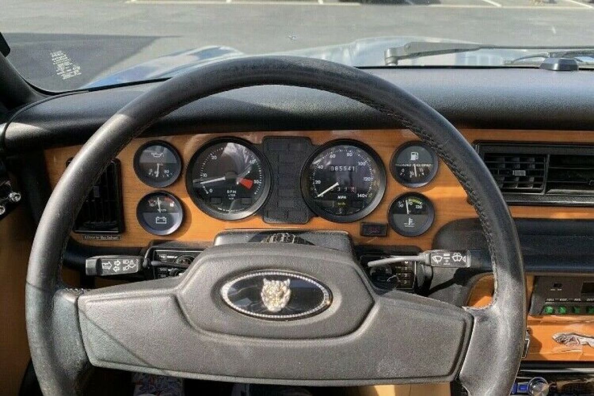 1984 Jaguar XJ6 - photo 4