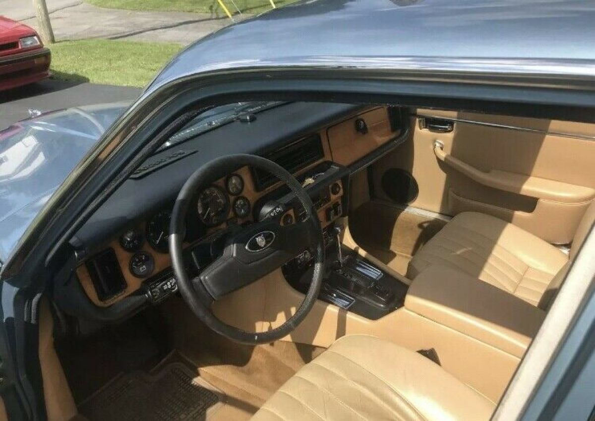 1984 Jaguar XJ6 - photo 7