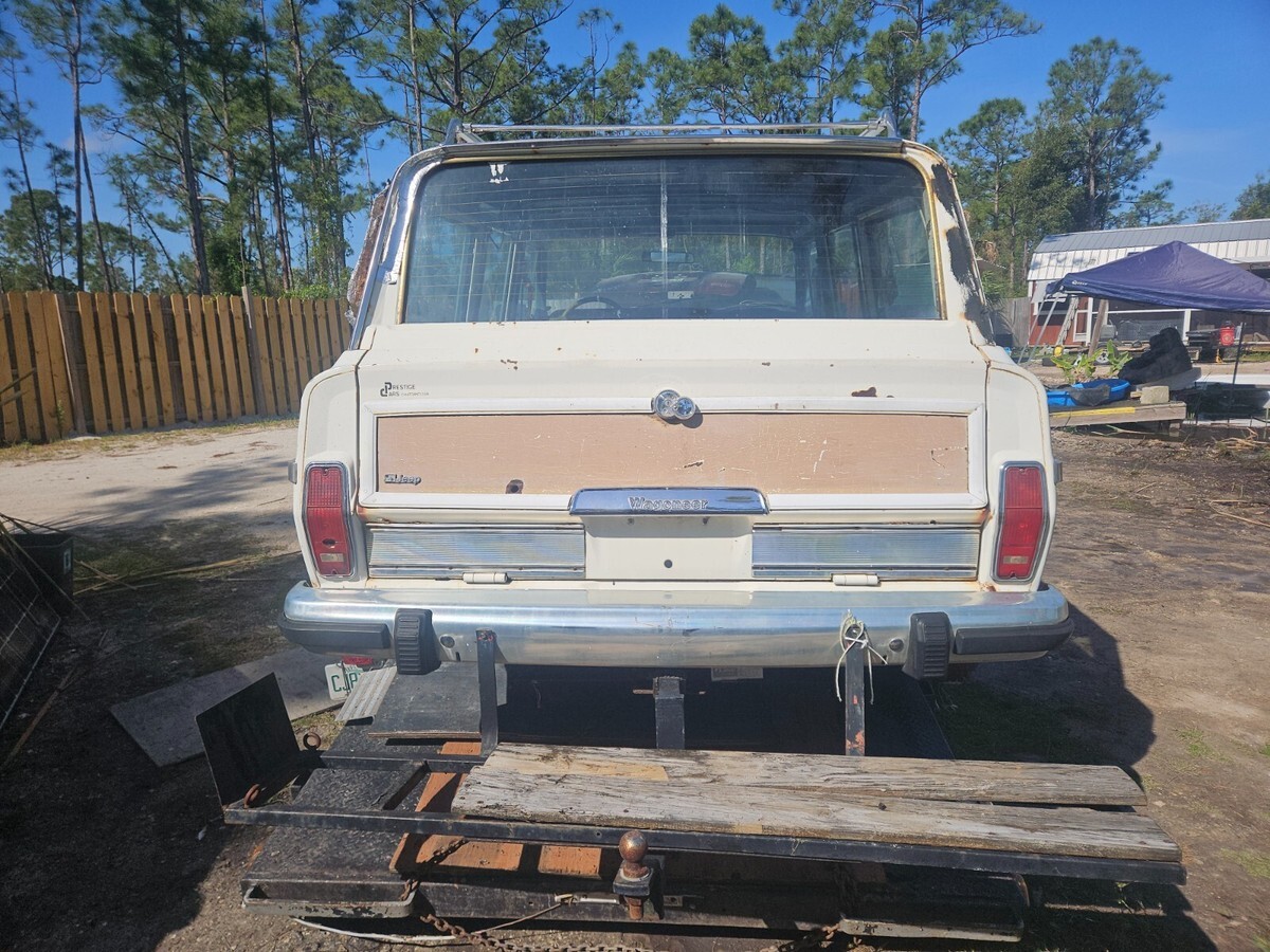 1984 Jeep Grand Wagoneer 4dr - photo 3