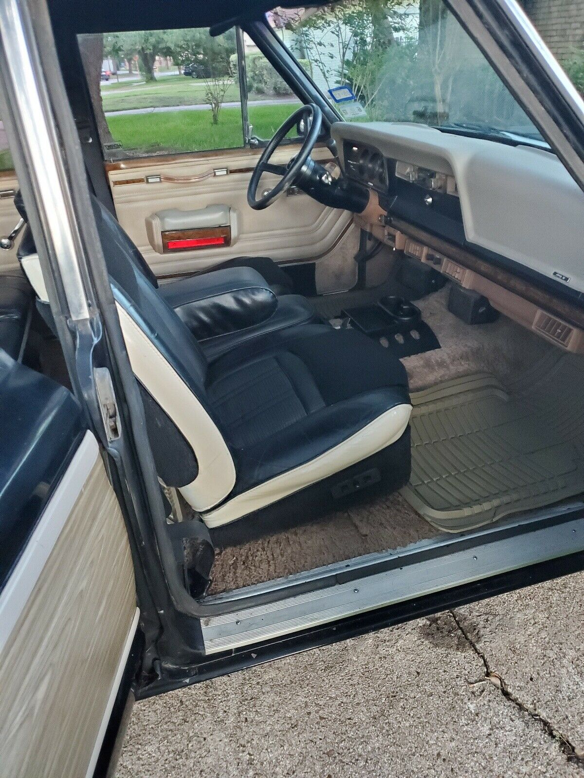 1984 Jeep Grand Wagoneer - photo 6