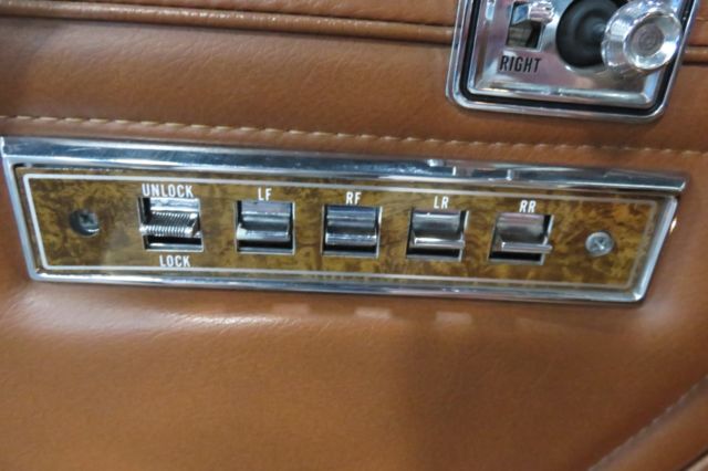 1984 Jeep Wagoneer Base 4dr 4WD SUV - photo 9