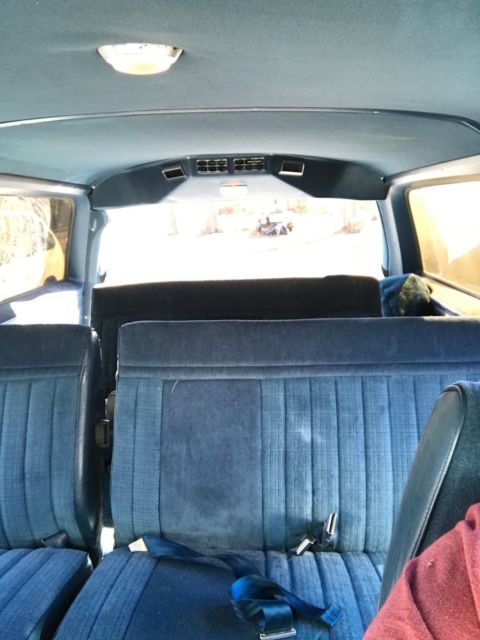 1984 Chevrolet Suburban - photo 2
