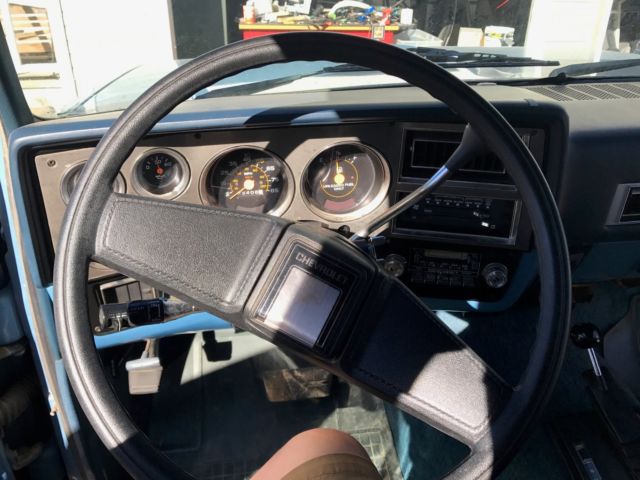 1984 Chevrolet Suburban - photo 3