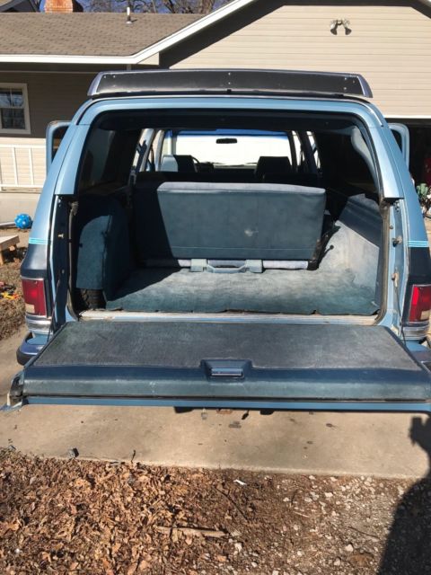 1984 Chevrolet Suburban - photo 4