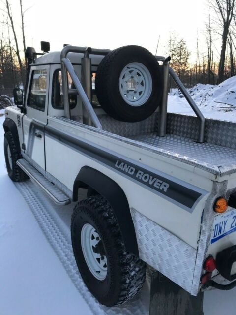 1984 Land Rover Defender White w/ Grey Trim - photo 2