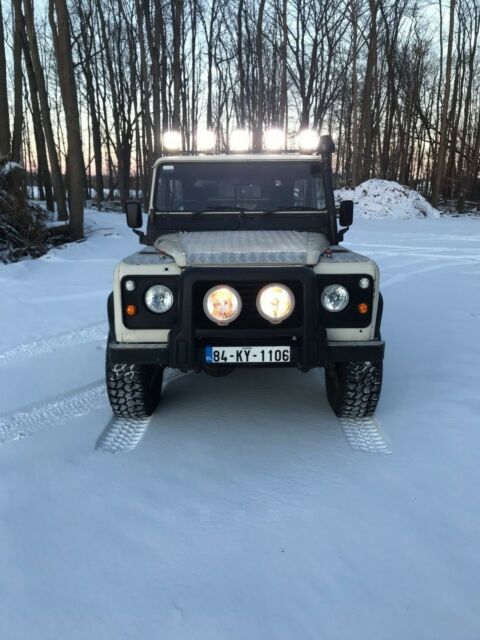 1984 Land Rover Defender White w/ Grey Trim - photo 3