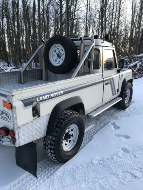 1984 Land Rover Defender White w/ Grey Trim - photo 5
