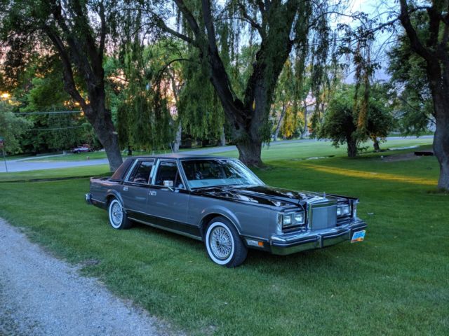 1984 Lincoln Town Car Signature