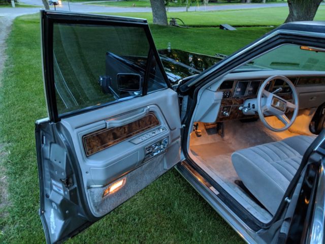 1984 Lincoln Town Car Signature - photo 11