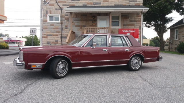 1984 Lincoln Town Car SIGNATURE