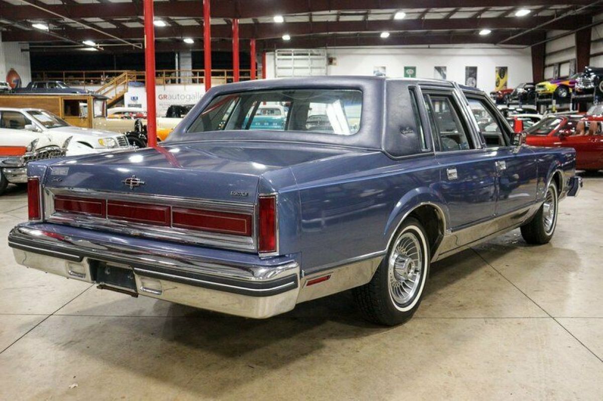 1984 Lincoln Town Car - photo 5