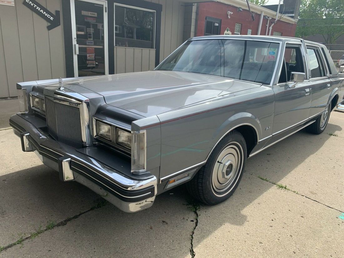 1984 Lincoln Town Car!!!! One Owner!!! 39k miles in Perfect Condition 1984 Lincoln Town Car