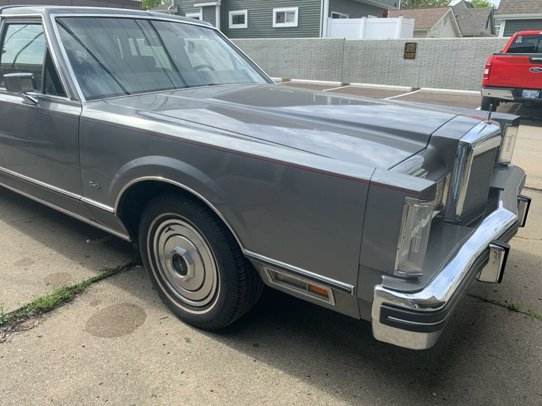 1984 Lincoln Town Car - photo 3