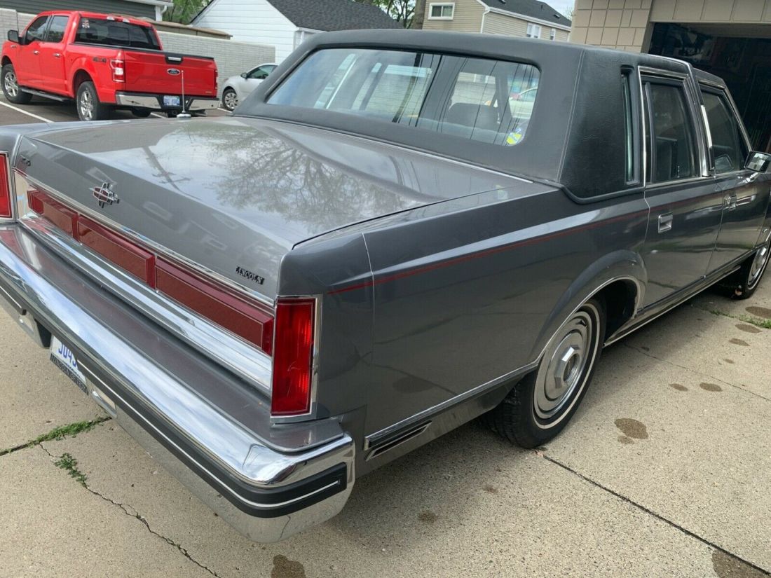 1984 Lincoln Town Car - photo 5