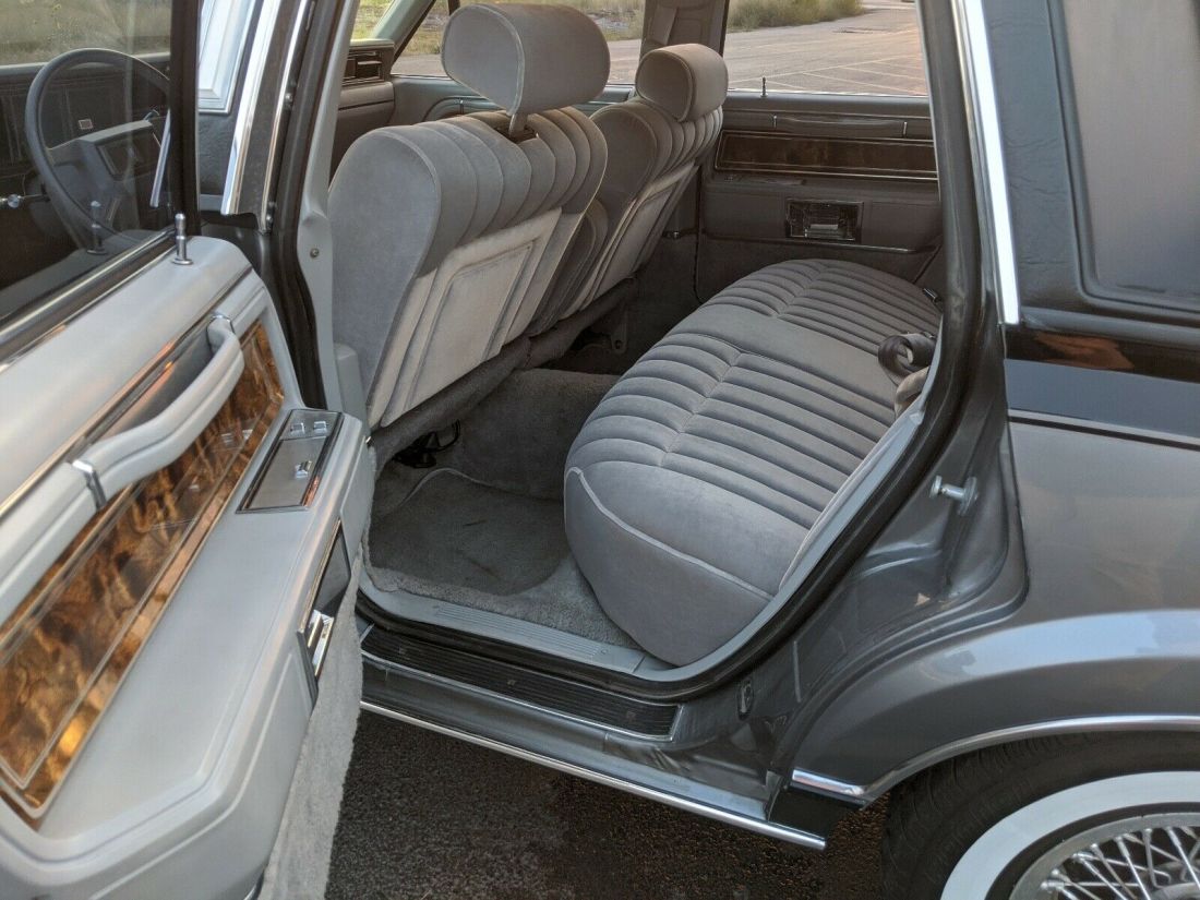 1984 Lincoln Town Car - photo 10