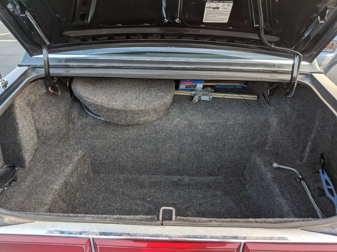 1984 Lincoln Town Car - photo 11